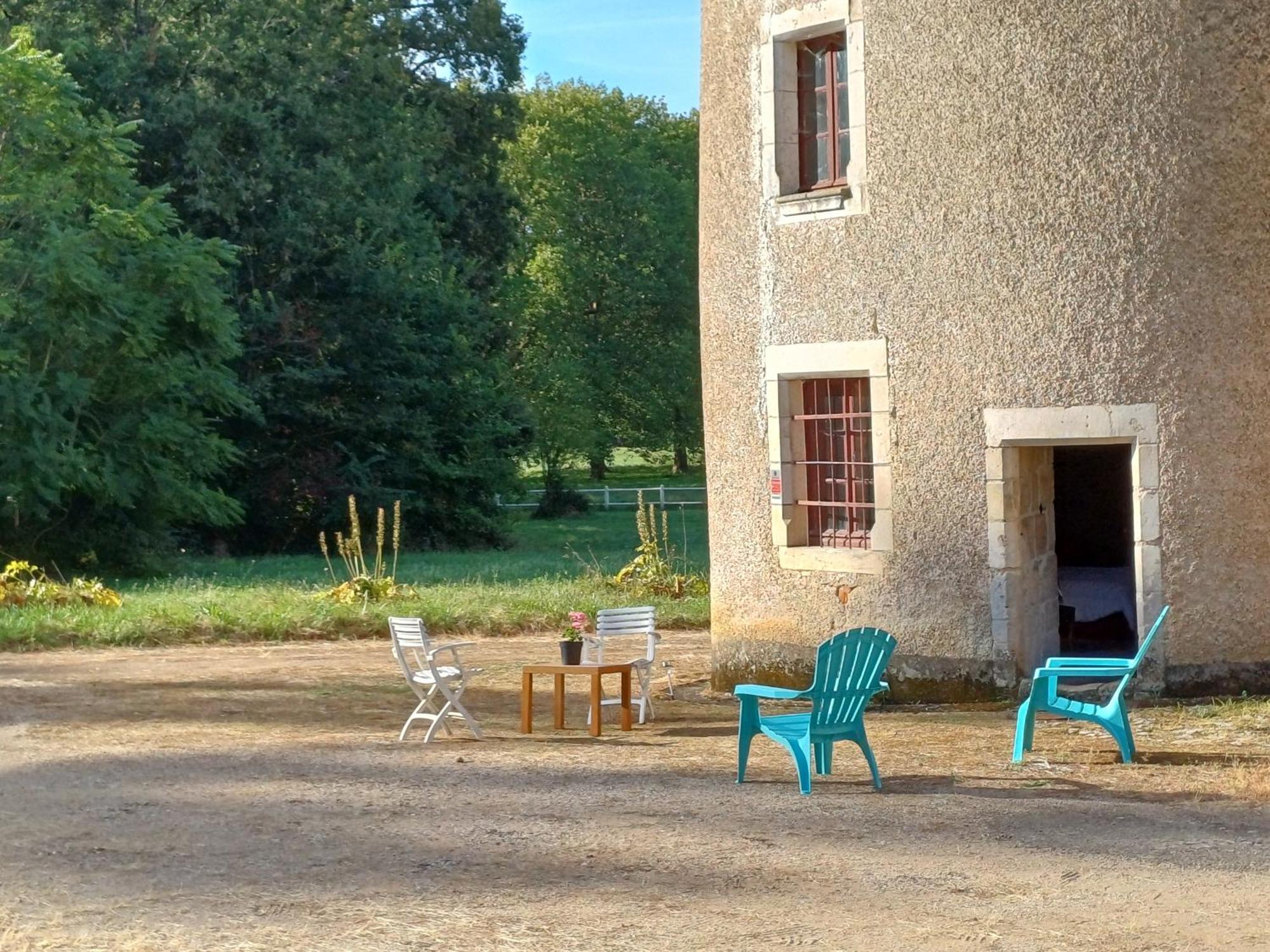 Chambre Dans Tour Du 15Eme Siecle Mauvieres Extérieur photo