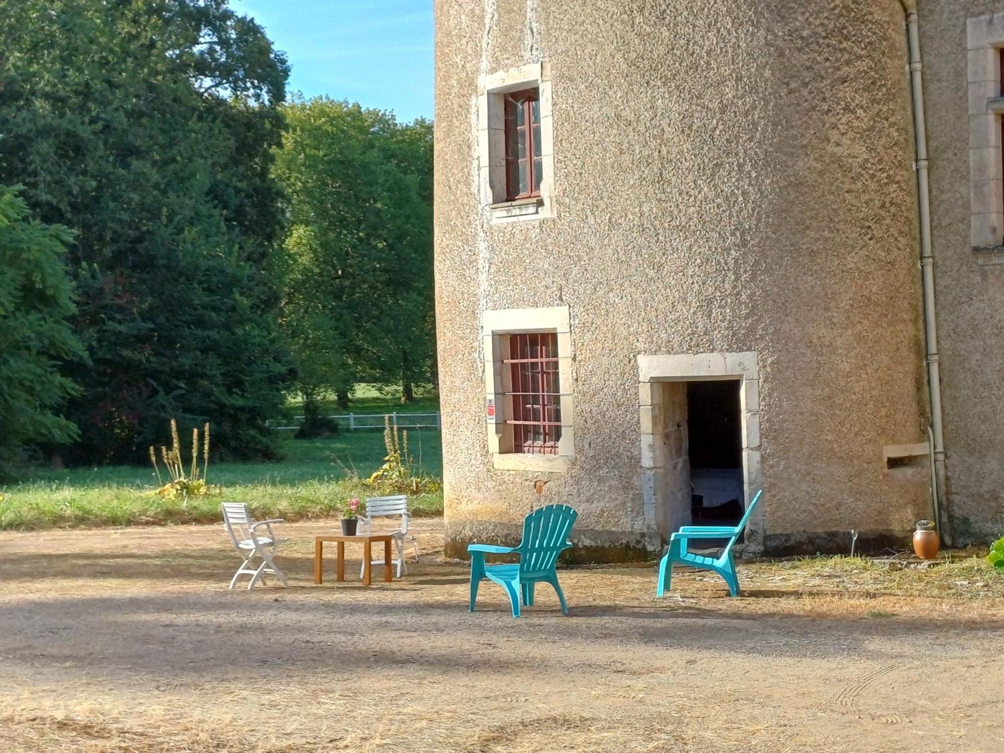Chambre Dans Tour Du 15Eme Siecle Mauvieres Extérieur photo